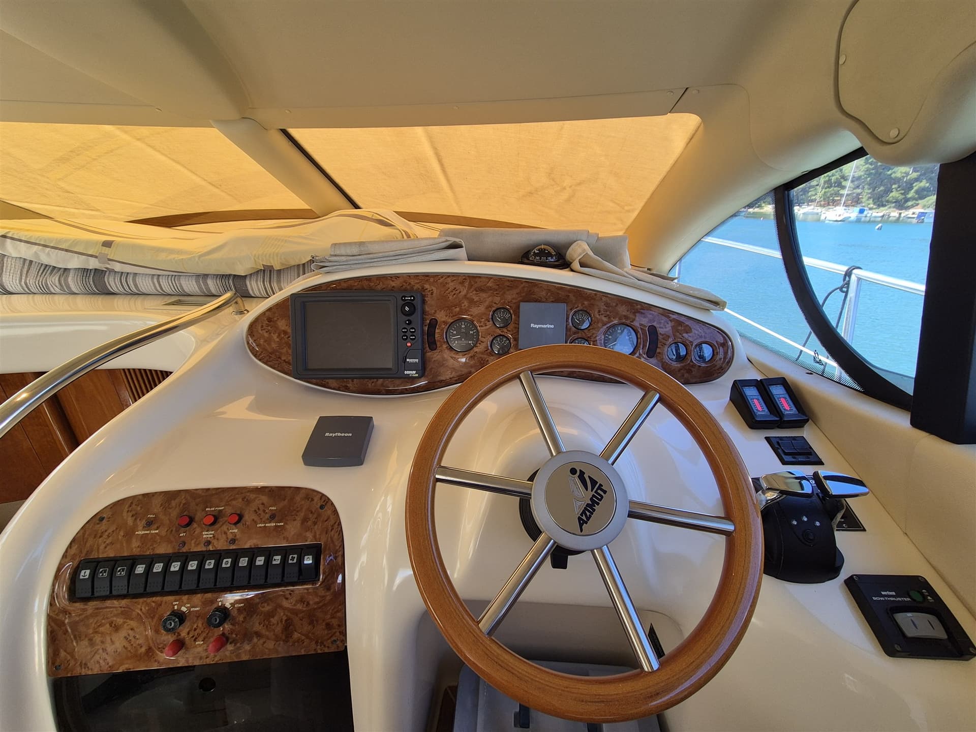 Azimut 42 used - hero image 8