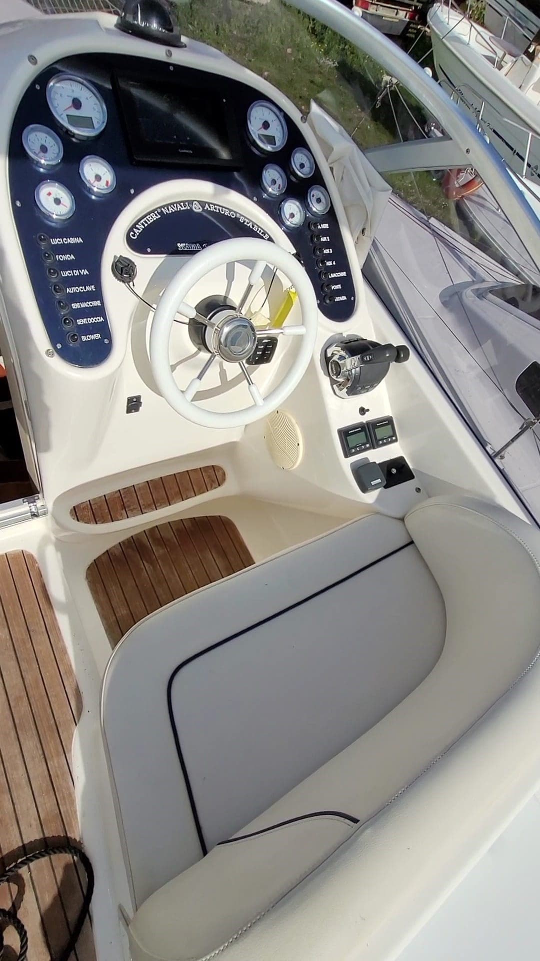 Stabile Stama 28 - Detail View 1 Stabile Stama 28 - Detail View 1