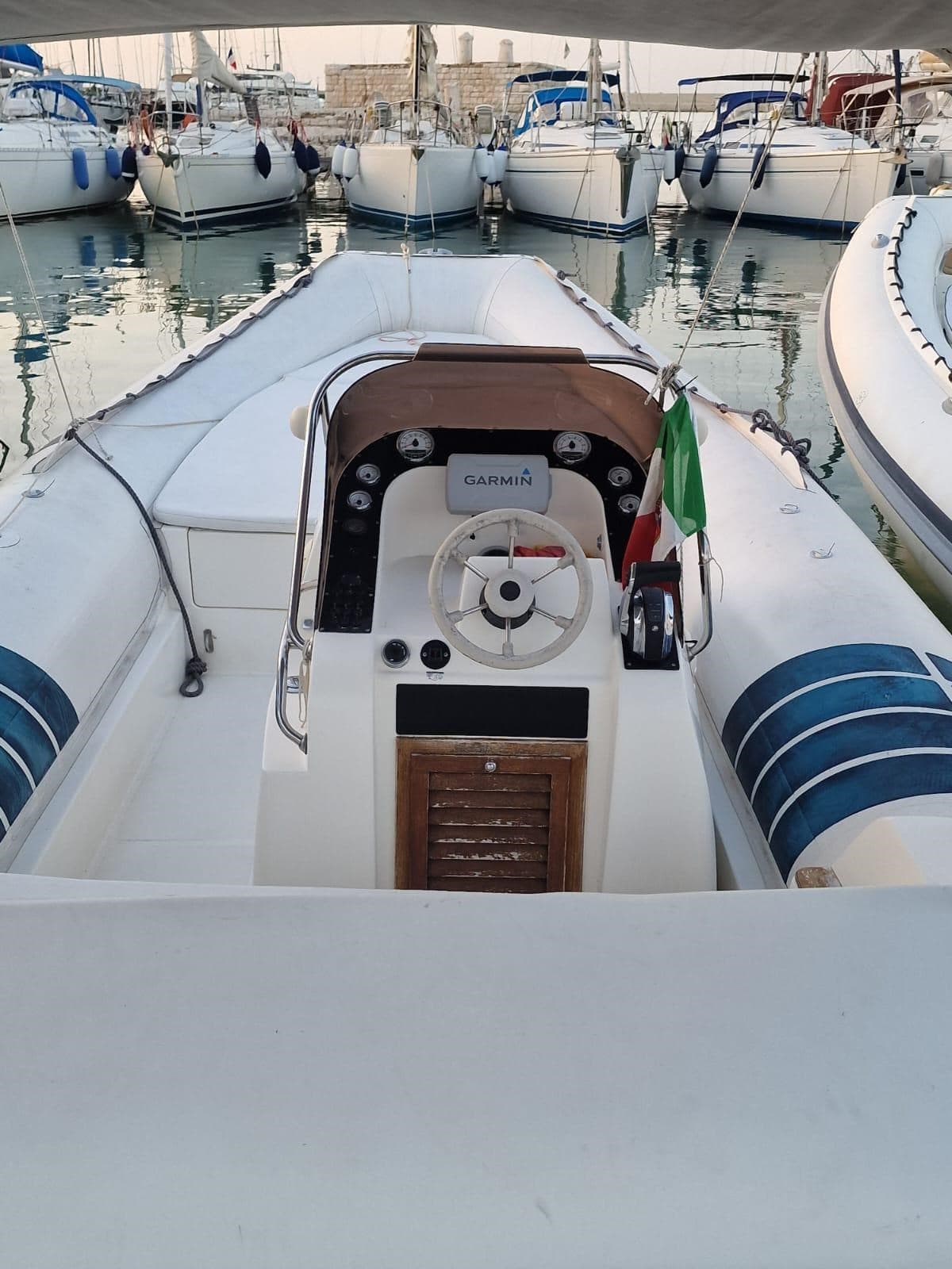 Alson Italia Flash 750 Entro Fuori Bordo - Deck View Alson Italia Flash 750 Entro Fuori Bordo - Deck View