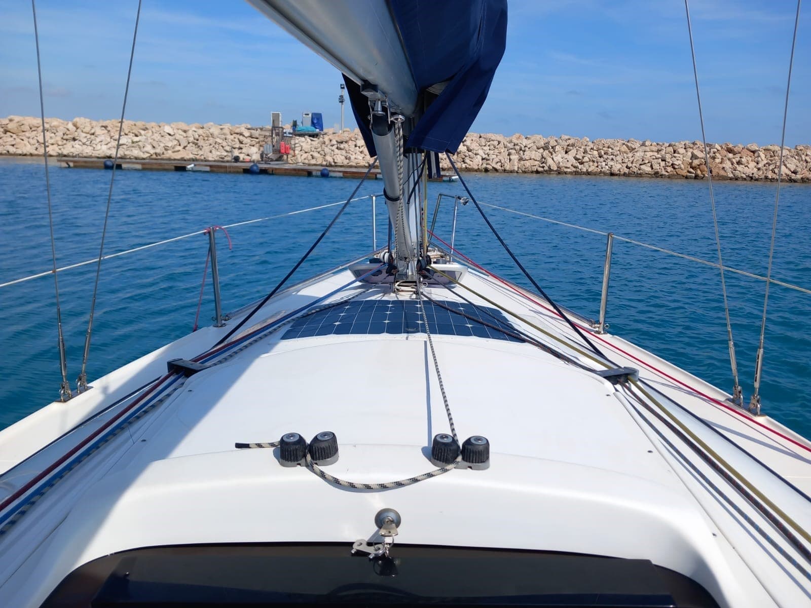 Sobusiak Yacht Yard Focus 800 - Deck View Sobusiak Yacht Yard Focus 800 - Deck View