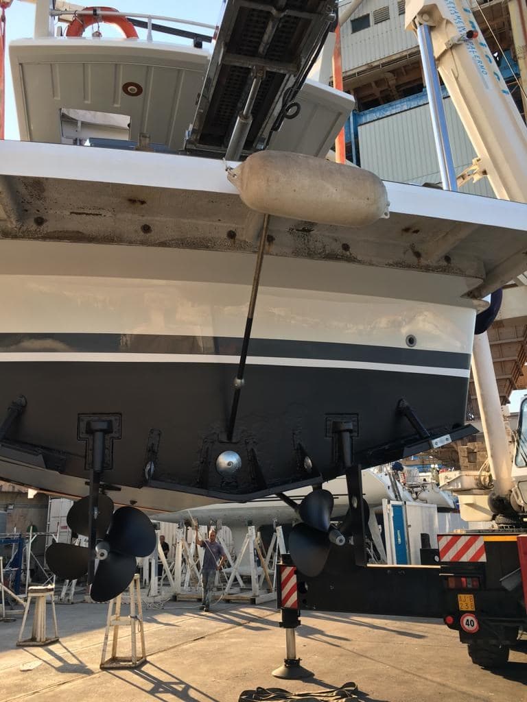 Mochi Craft 40 Fly - Deck View Mochi Craft 40 Fly - Deck View