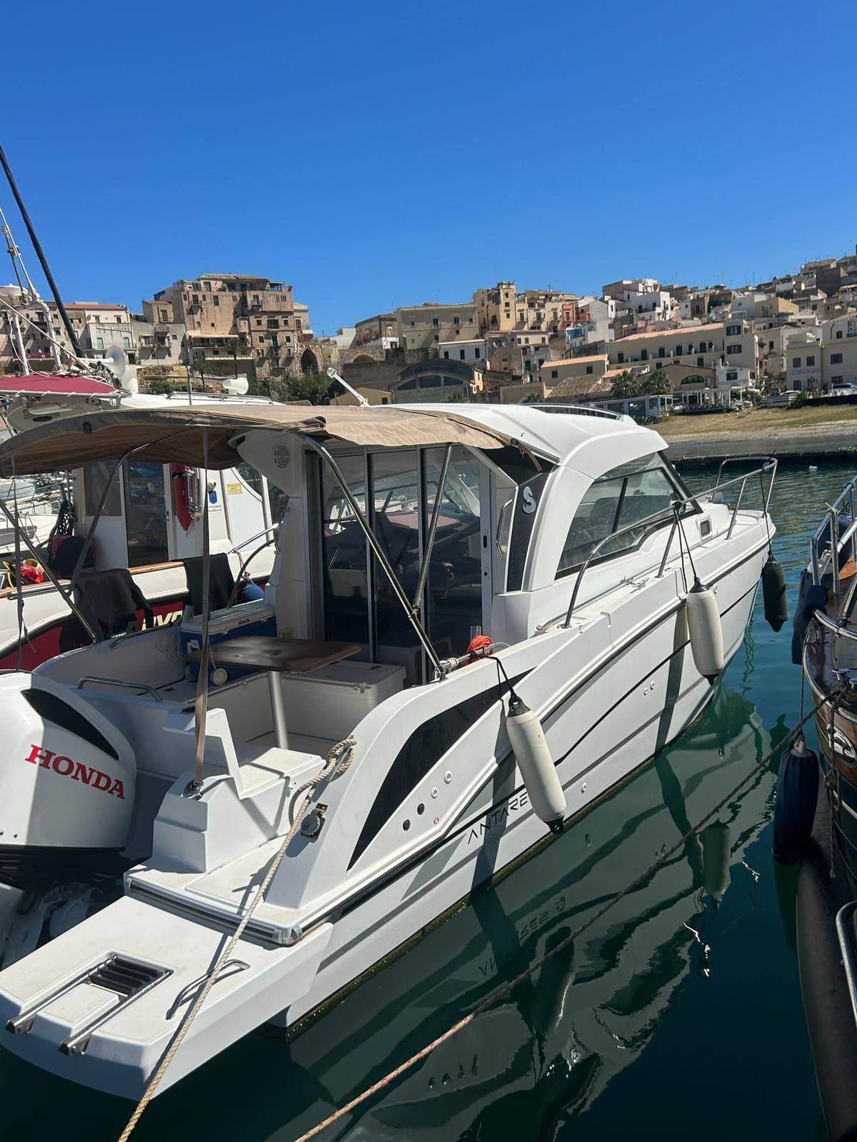 Beneteau Antares 8 usato - dettaglio 1