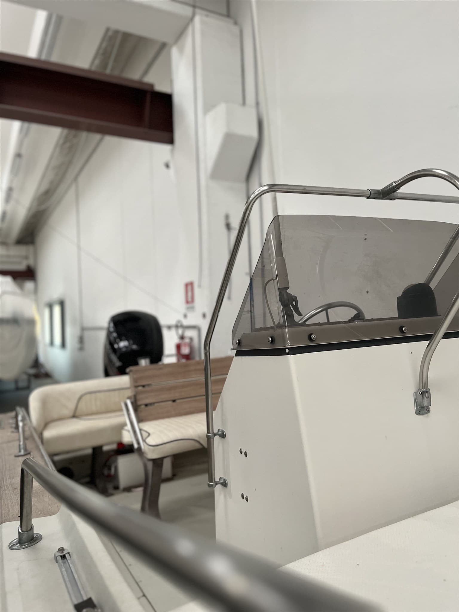 Boston Whaler Outrage 18 - Detail View 1 Boston Whaler Outrage 18 - Detail View 1