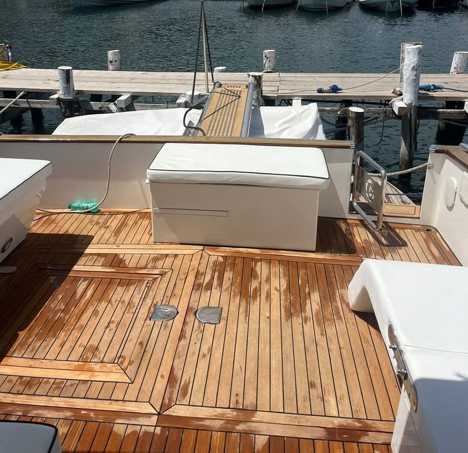 Solare Solare 46 - Deck View Solare Solare 46 - Deck View