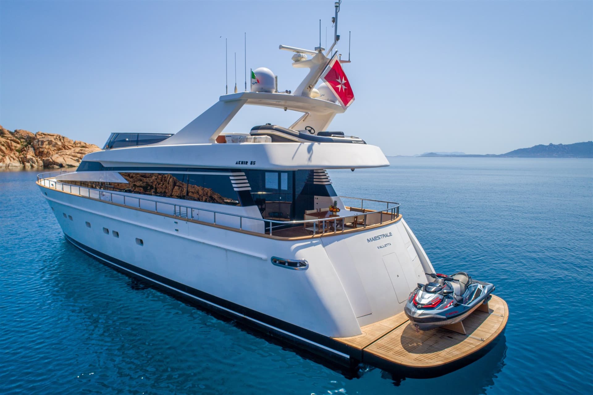 Cantieri di Pisa Akhir 85 - Deck View Cantieri di Pisa Akhir 85 - Deck View