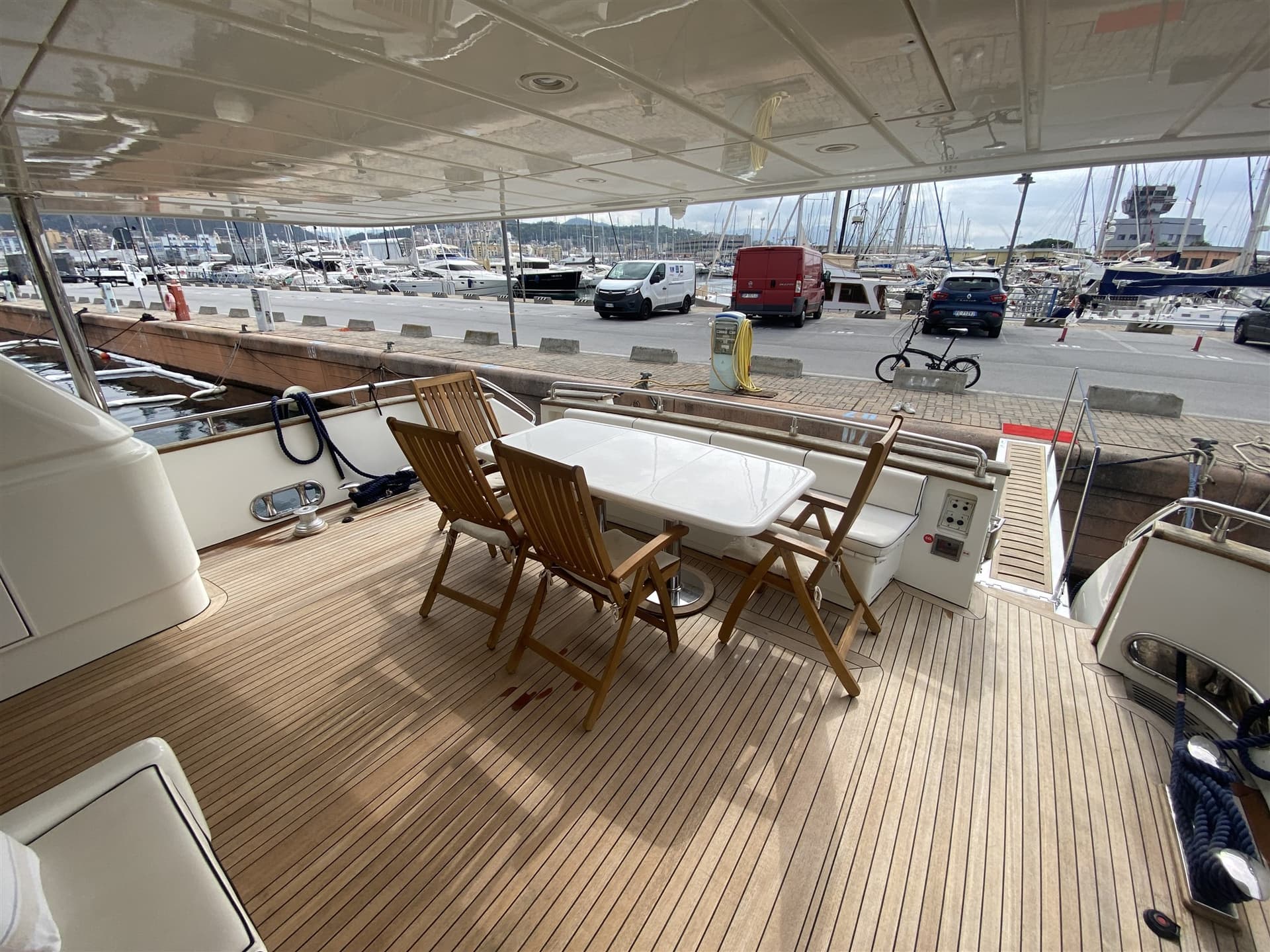Falcon Yachts 85 - Deck View Falcon Yachts 85 - Deck View
