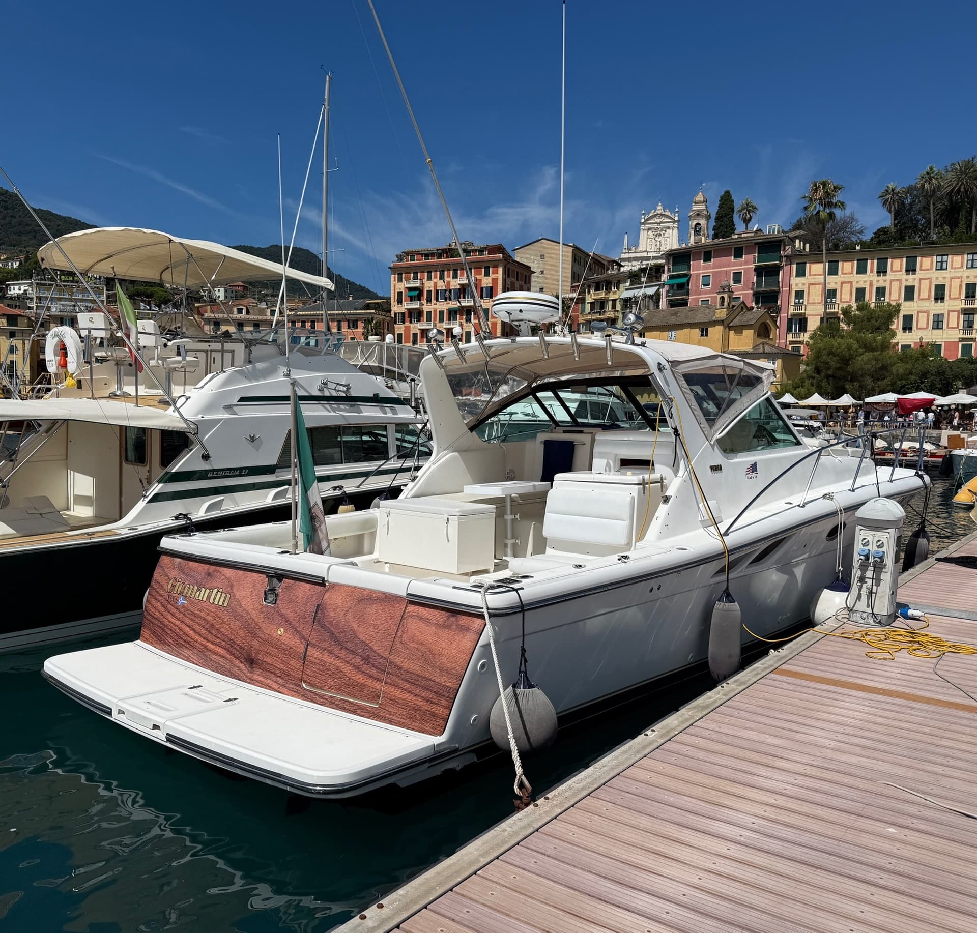 Tiara Yachts 3500 Open - Interior View Tiara Yachts 3500 Open - Interior View