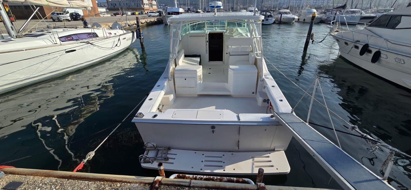 Cabo 31 Express - Detail View 1 Cabo 31 Express - Detail View 1