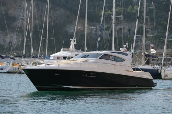 Cayman 48 Wa - Detail View 1 Cayman 48 Wa - Detail View 1