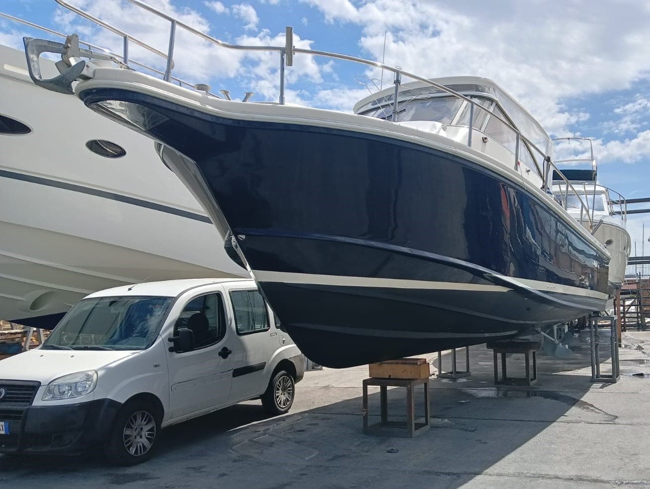 Cayman 30 Wa - Detail View 1 Cayman 30 Wa - Detail View 1