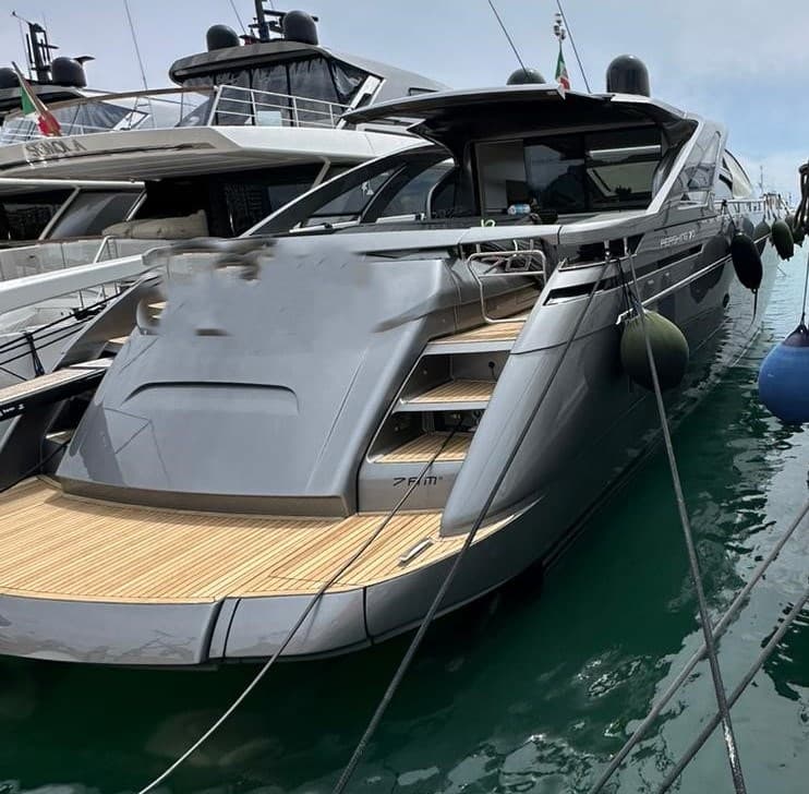 Pershing Pershing 70 - Detail View 1 Pershing Pershing 70 - Detail View 1