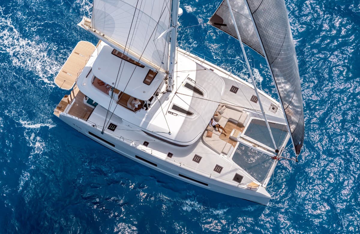 Lagoon 55 - Deck View Lagoon 55 - Deck View