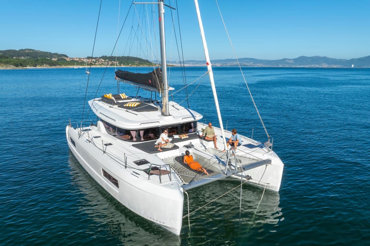 Lagoon 43 - Main View Lagoon 43 - Main View