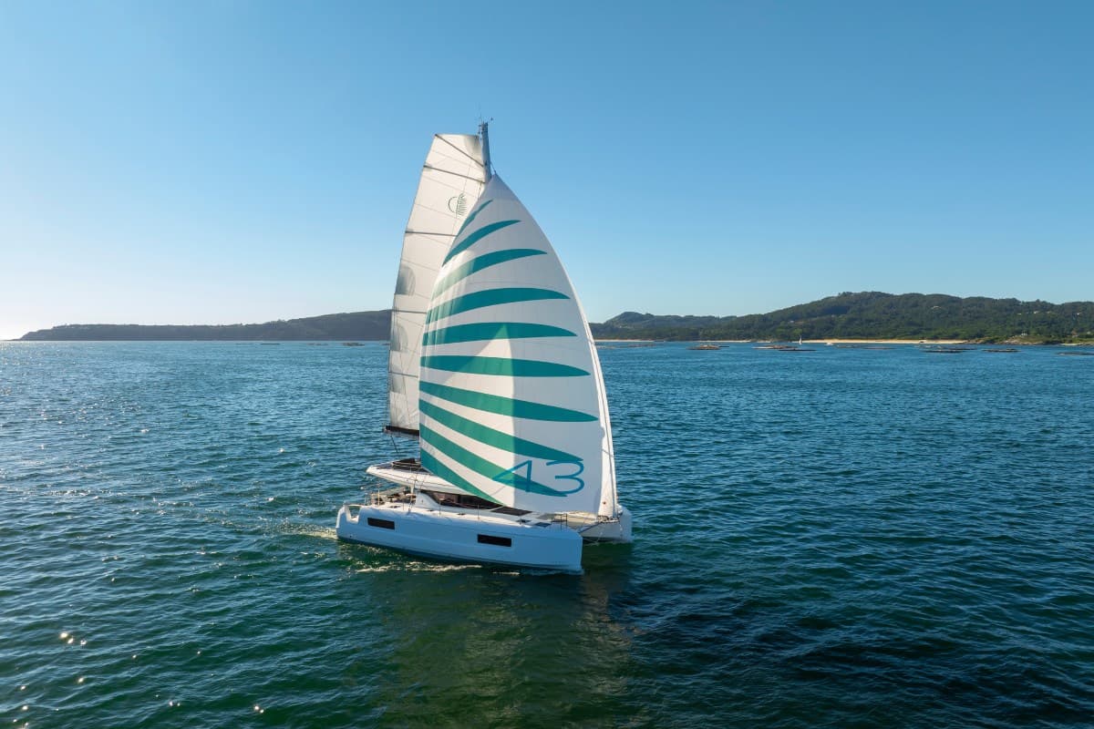 Lagoon 43 - Deck View Lagoon 43 - Deck View