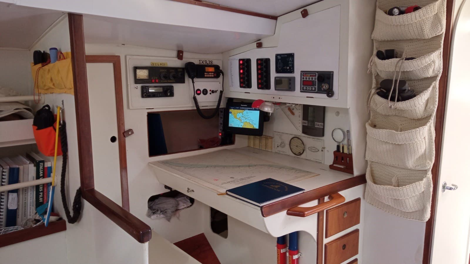 CANTIERI RIUNITI DELL’ADRIATICO TRIESTE - SCIARRELLI ONE OFF usato - foto hero 11