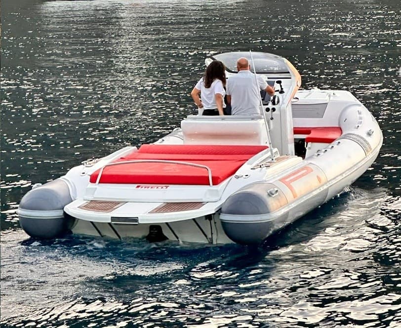 Pirelli Pzero 880 Sport - Deck View Pirelli Pzero 880 Sport - Deck View