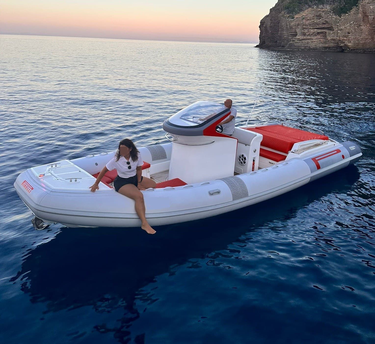 Pirelli Pzero 880 Sport - Interior View Pirelli Pzero 880 Sport - Interior View