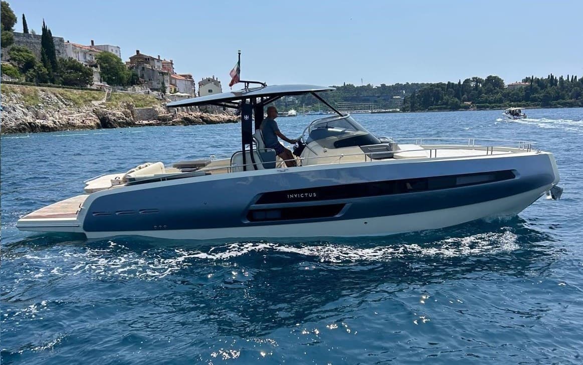 Invictus Gt370 - Main View Invictus Gt370 - Main View