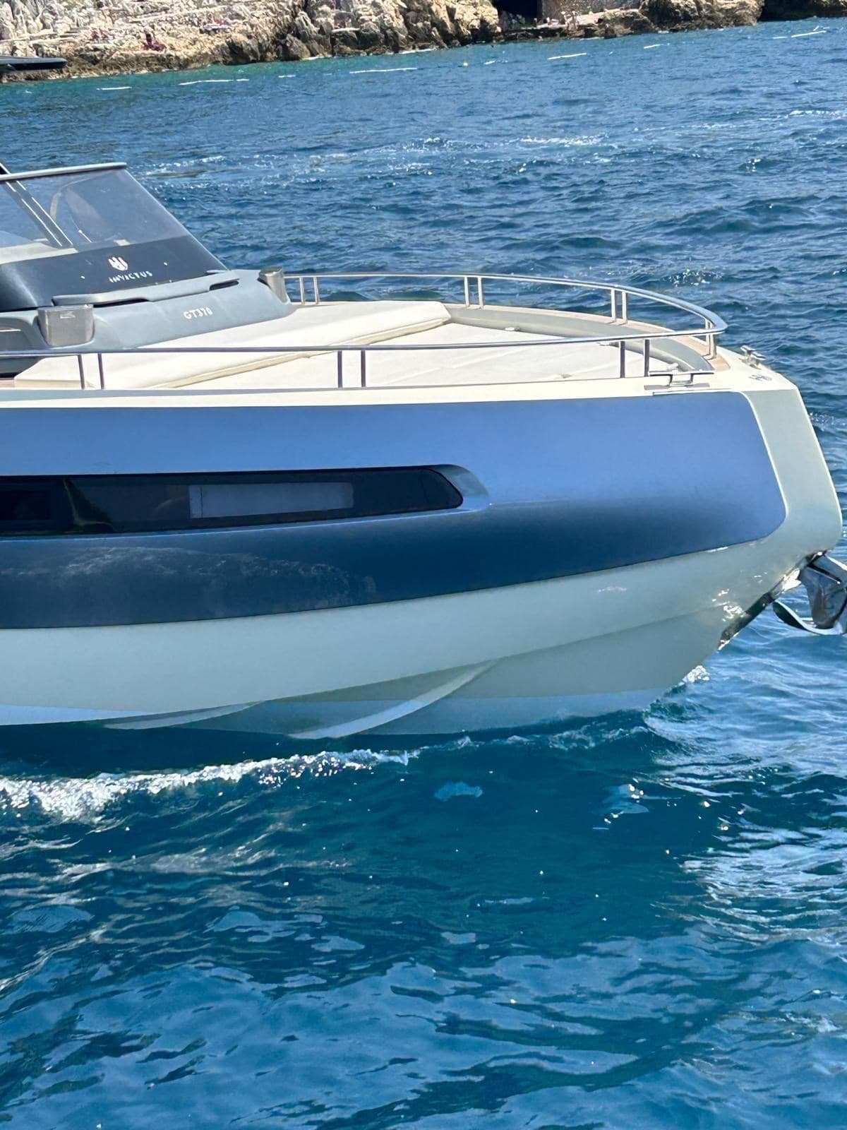 Invictus Gt370 - Deck View Invictus Gt370 - Deck View