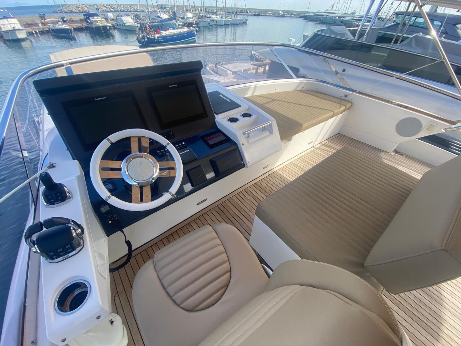 Azimut 77S d'occasion - image hero 7
