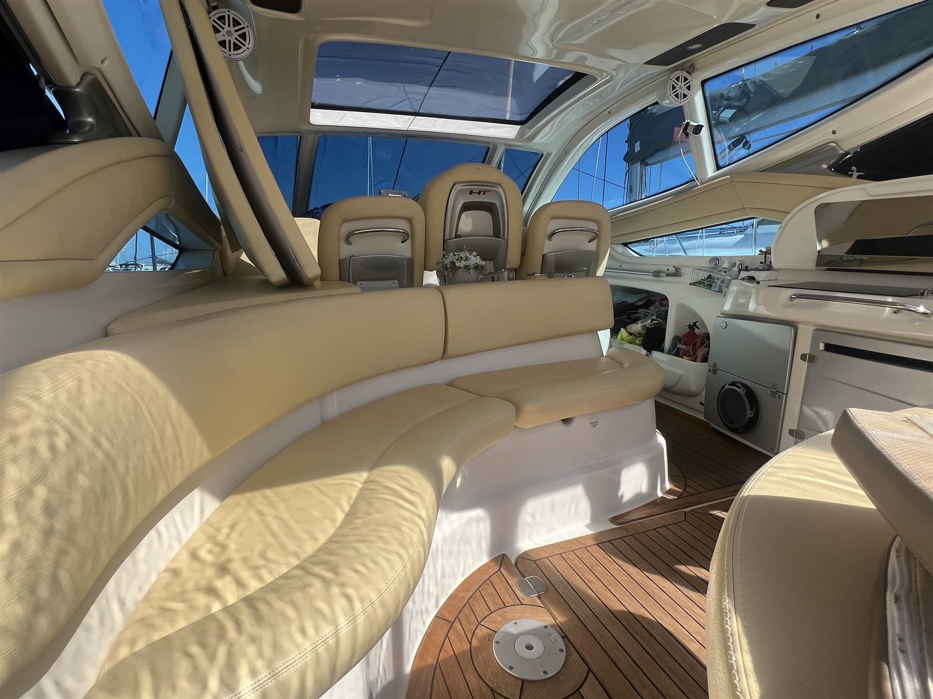 Cranchi Mediterranee 43 Hard Top - Deck View Cranchi Mediterranee 43 Hard Top - Deck View