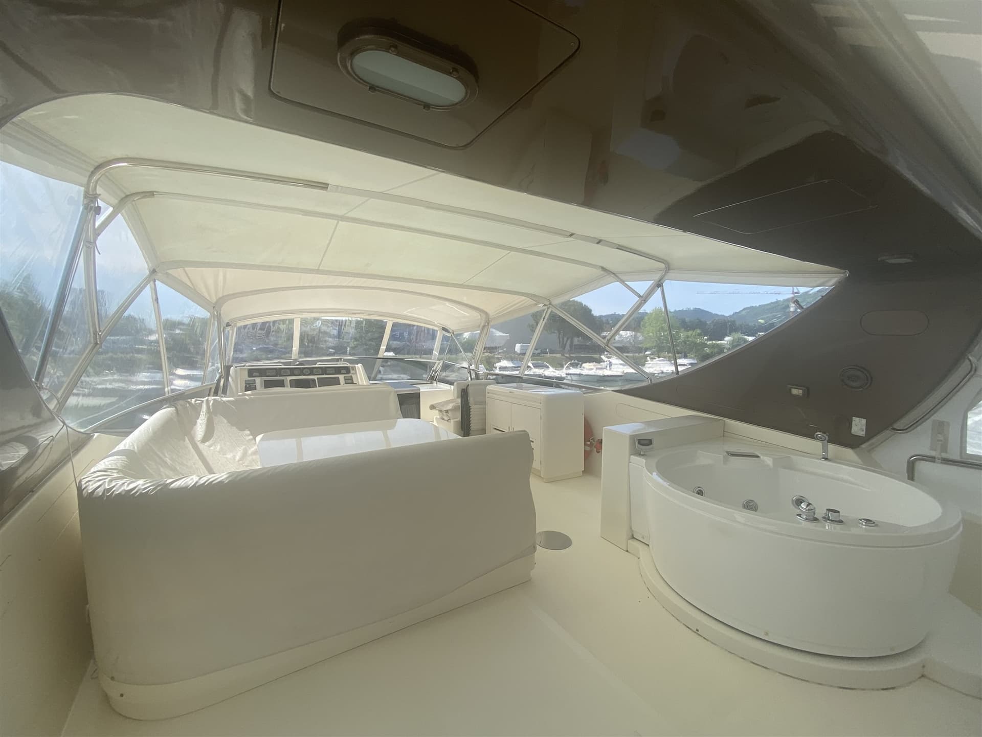 Cantieri Navali Falcon Falcon 80 - Deck View Cantieri Navali Falcon Falcon 80 - Deck View