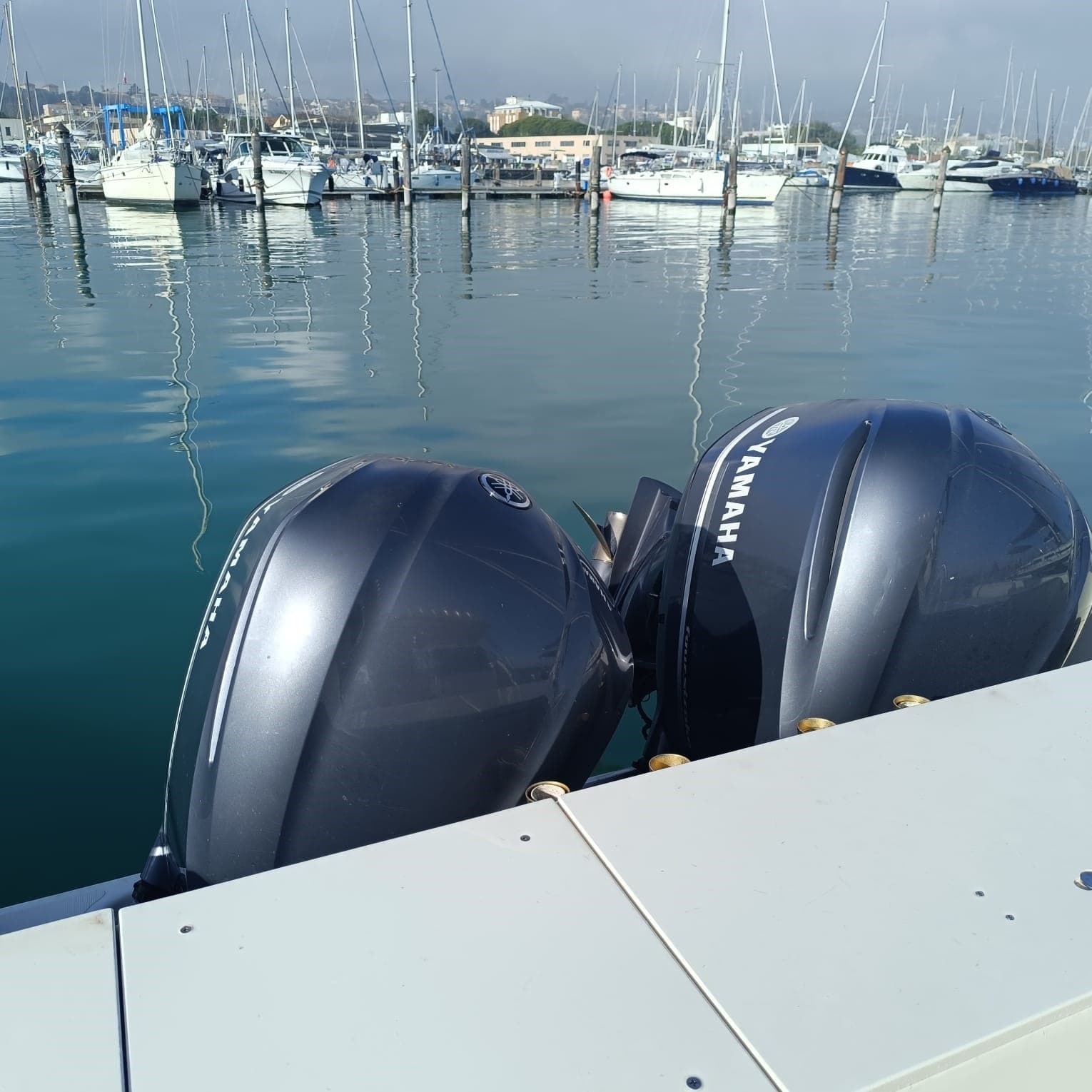 Pursuit 3070 Offshore Center Console usato - foto hero 9