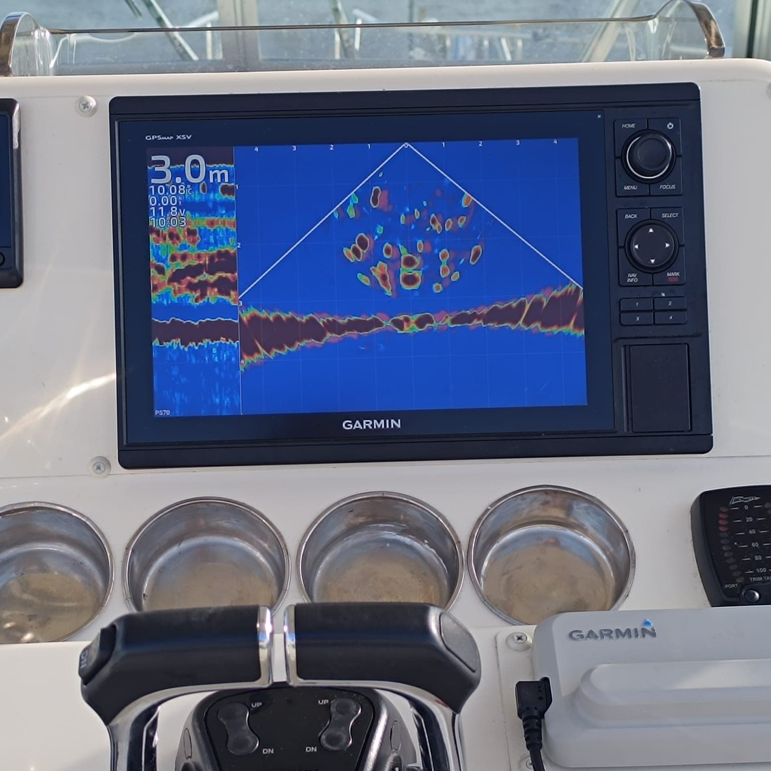 Pursuit 3070 Offshore Center Console usato - foto hero 13