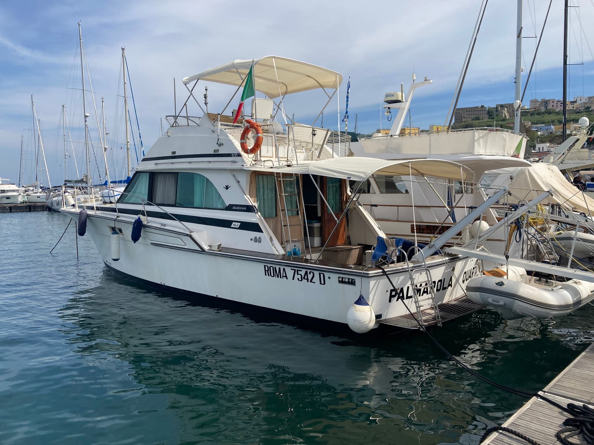 Bertram Yacht 46.6 Convertible used - detail 3