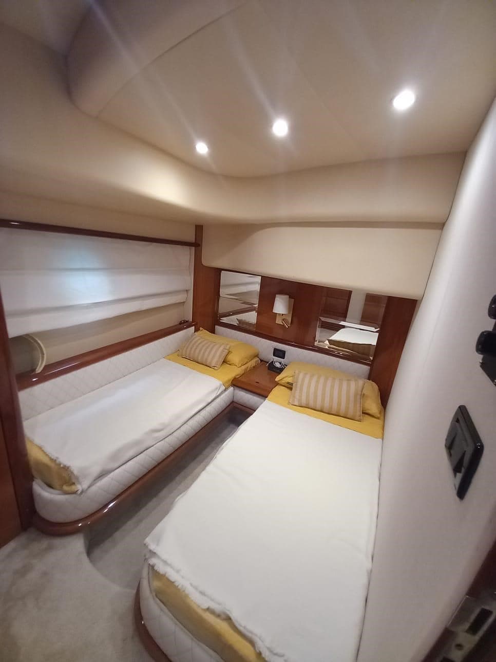 Azimut 62 used - hero image 21