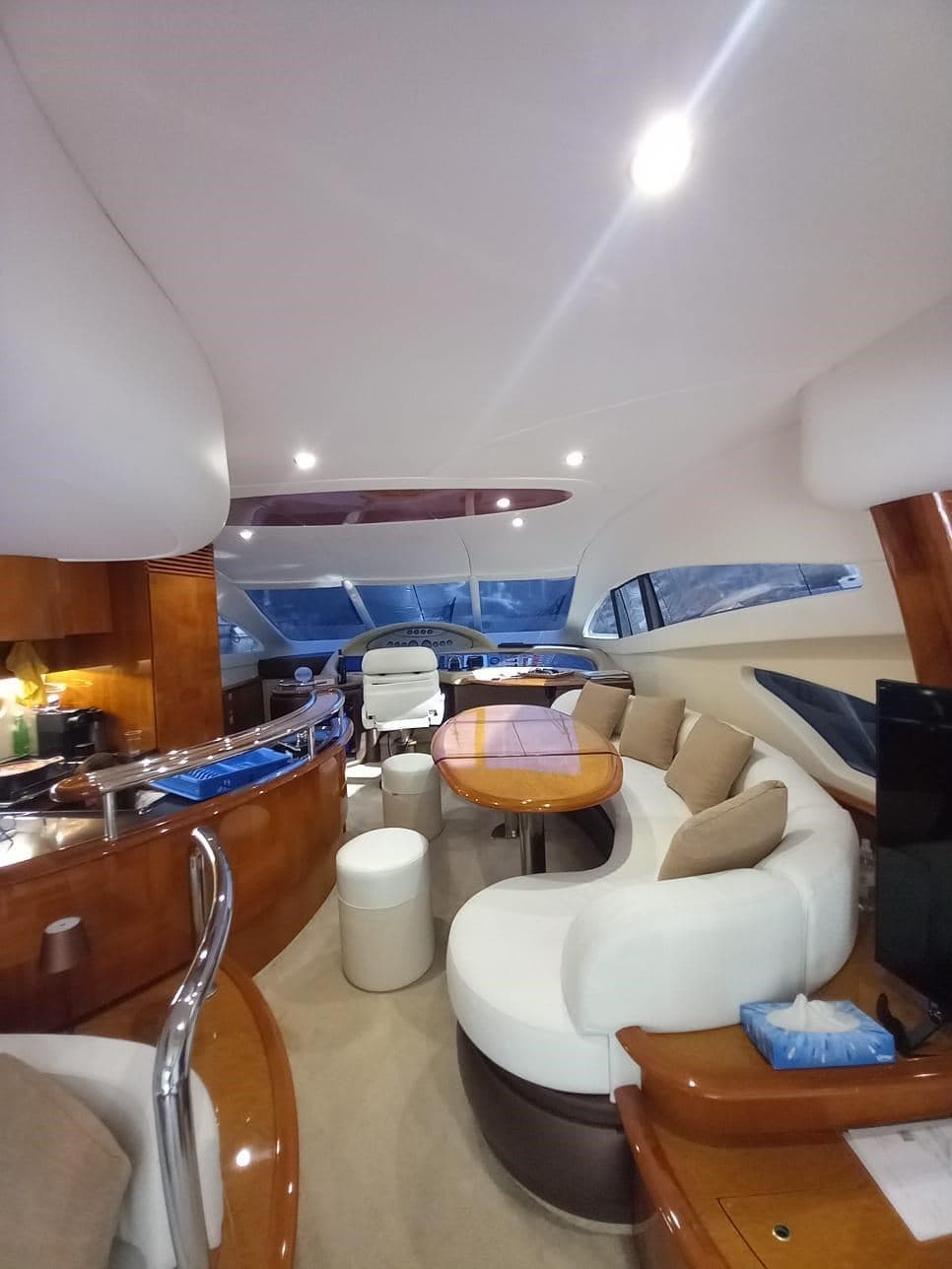 Azimut 62 used - hero image 17