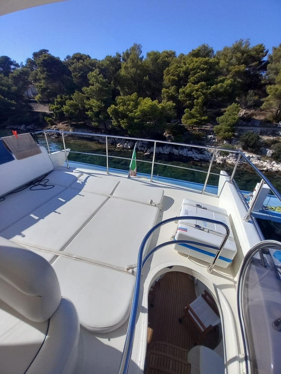 Azimut 62 used - hero image 10