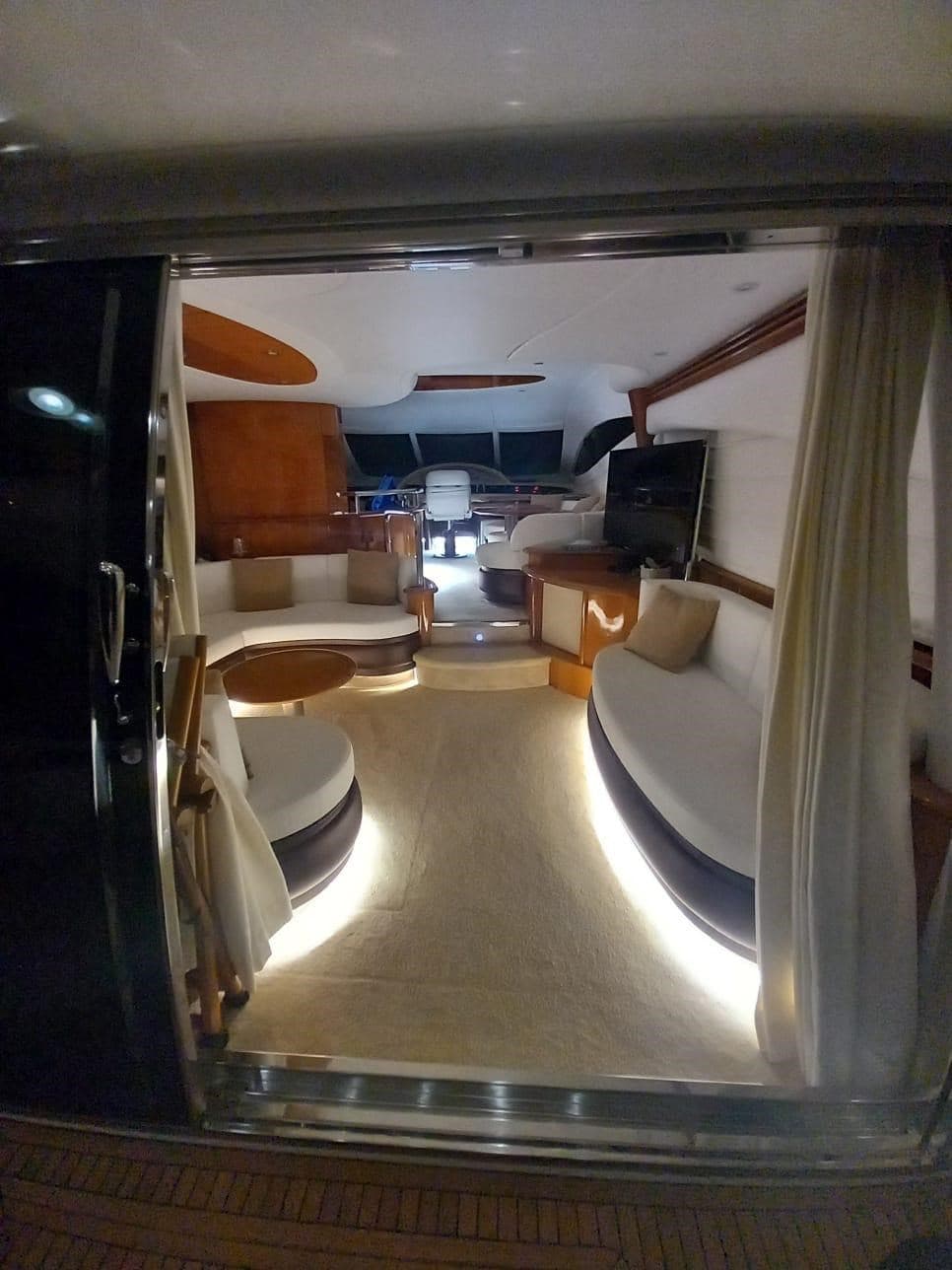 Azimut 62 used - hero image 15