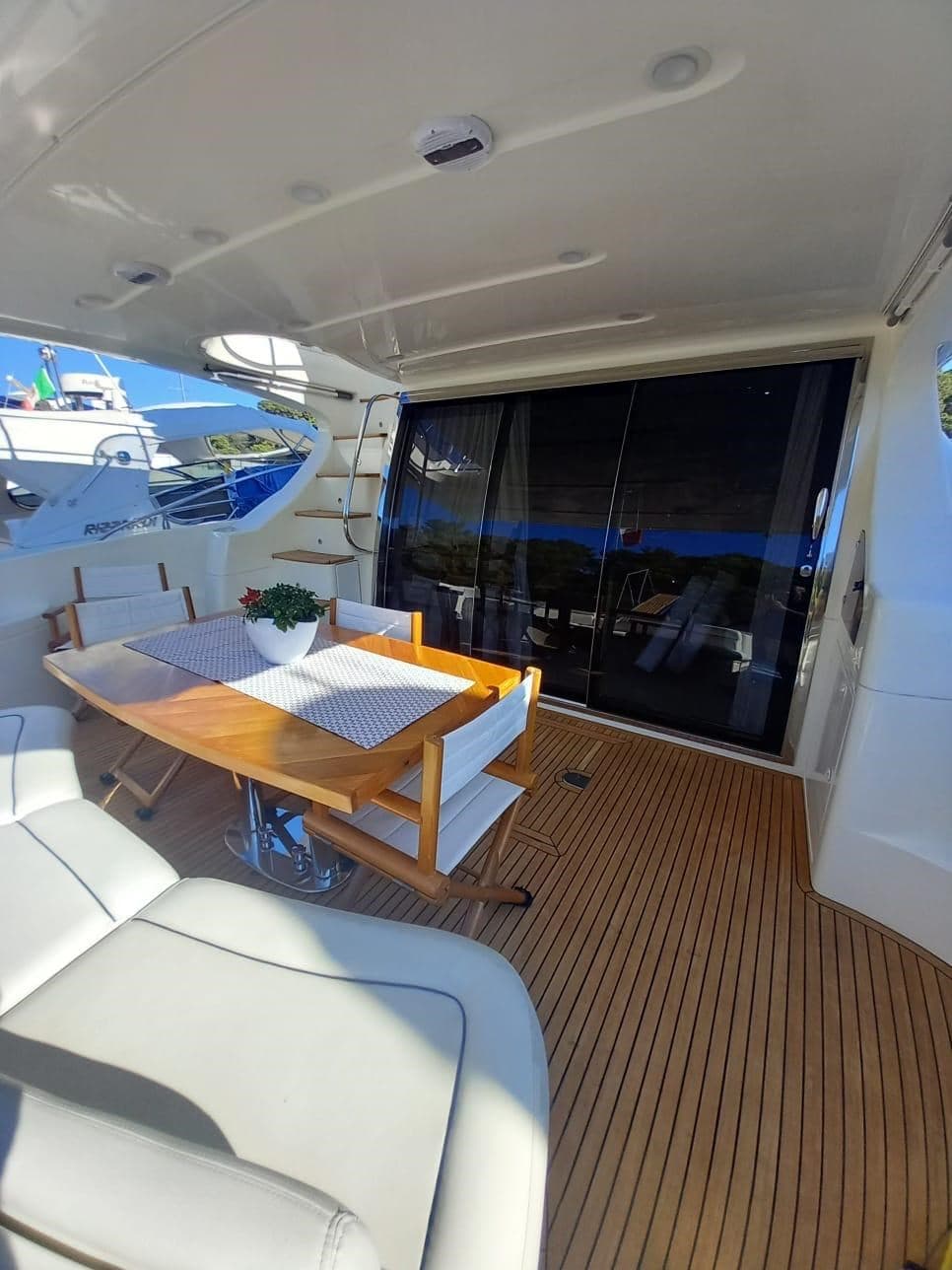 Azimut 62 used - hero image 14