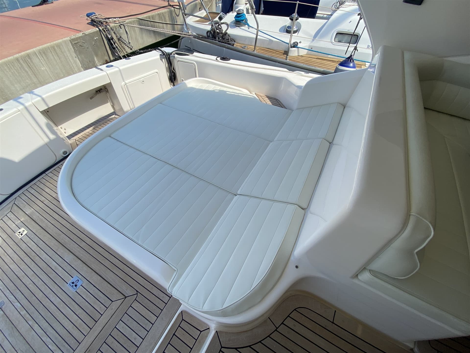 Riviera Marine 4000 Ht Offshore - Interior View Riviera Marine 4000 Ht Offshore - Interior View