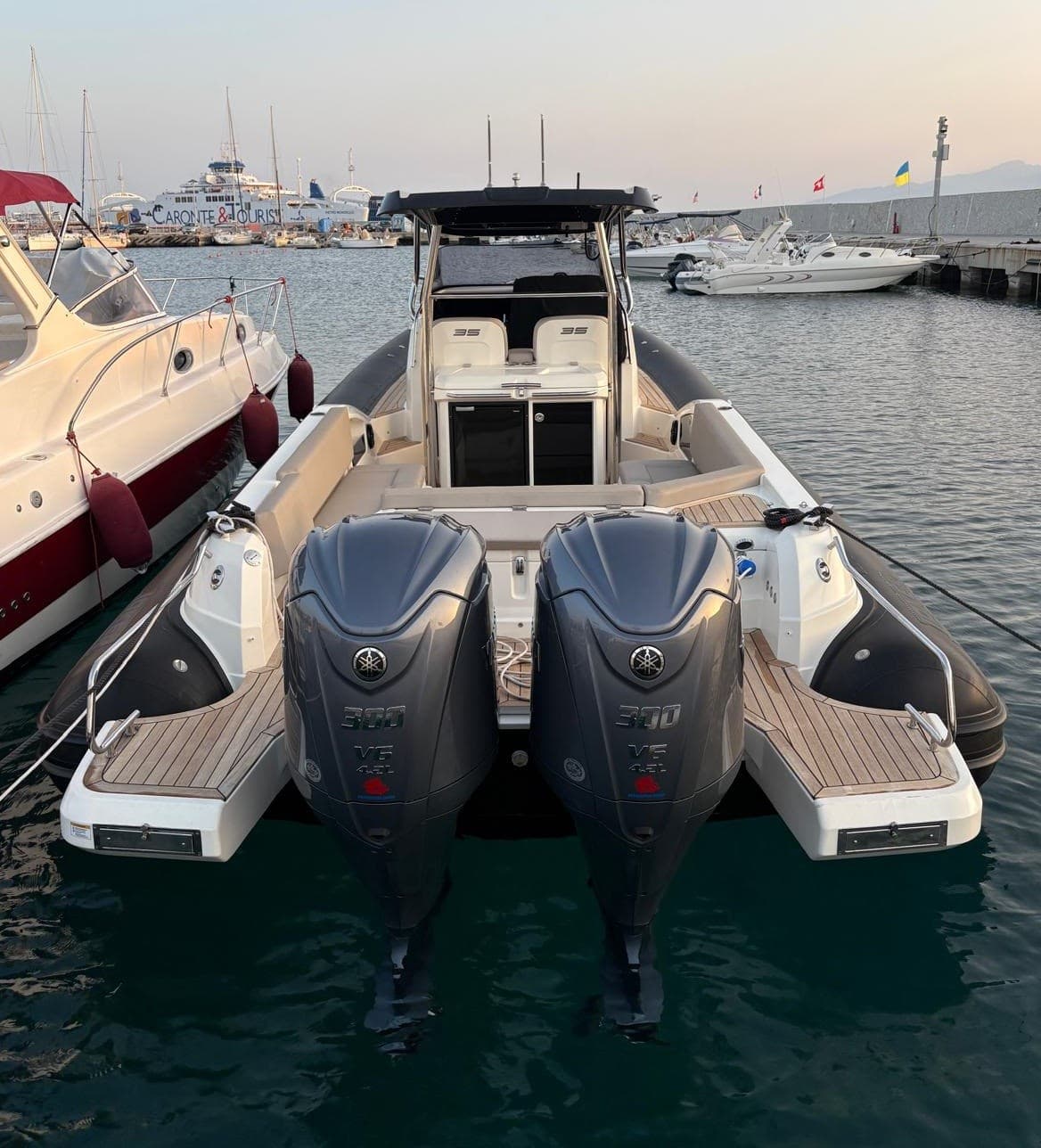 Jokerboat Clubman C35 T-Top - Interior View Jokerboat Clubman C35 T-Top - Interior View