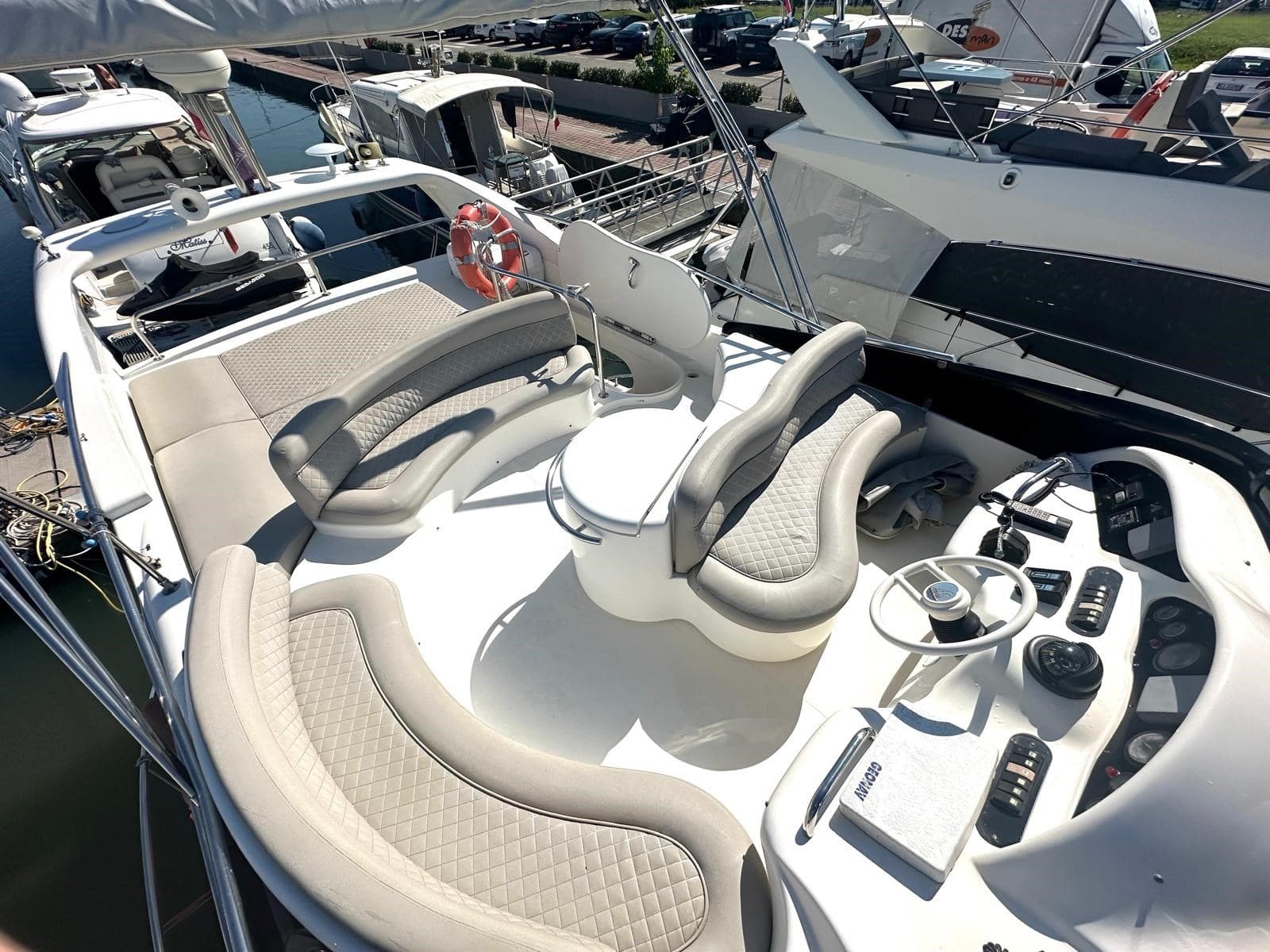 Azimut 46 - Interior View Azimut 46 - Interior View