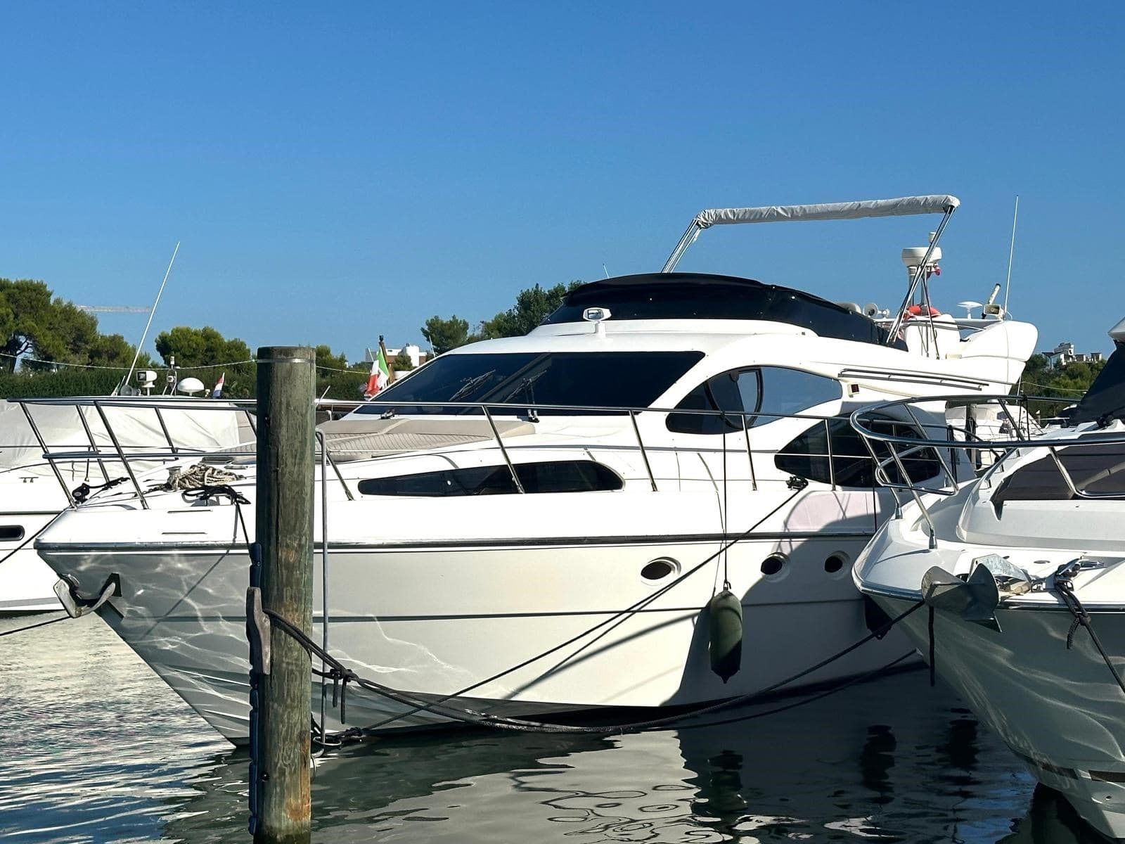 Azimut 46 - Detail View 1 Azimut 46 - Detail View 1