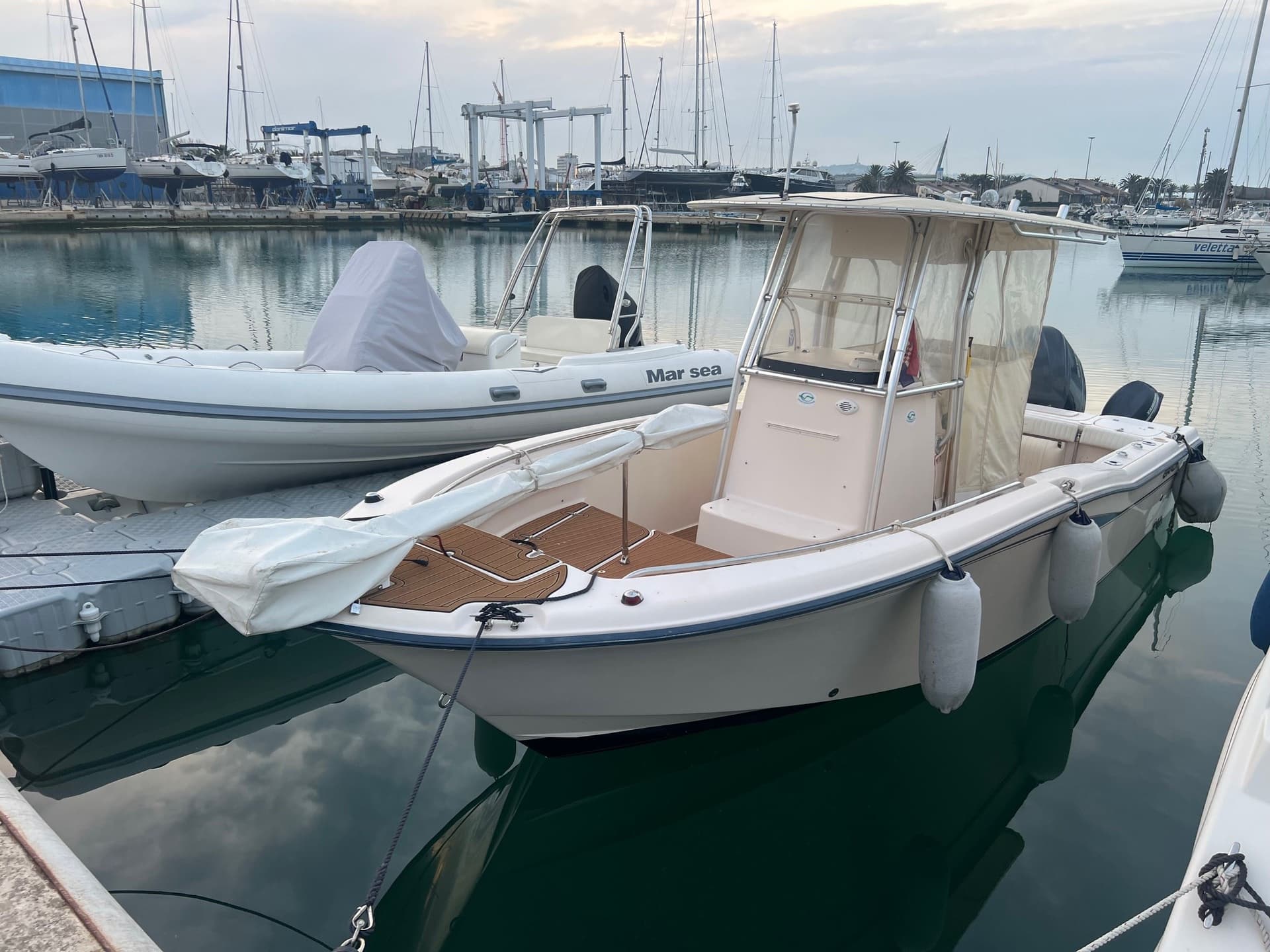 Grady White Boats 257 Advance - Interior View Grady White Boats 257 Advance - Interior View