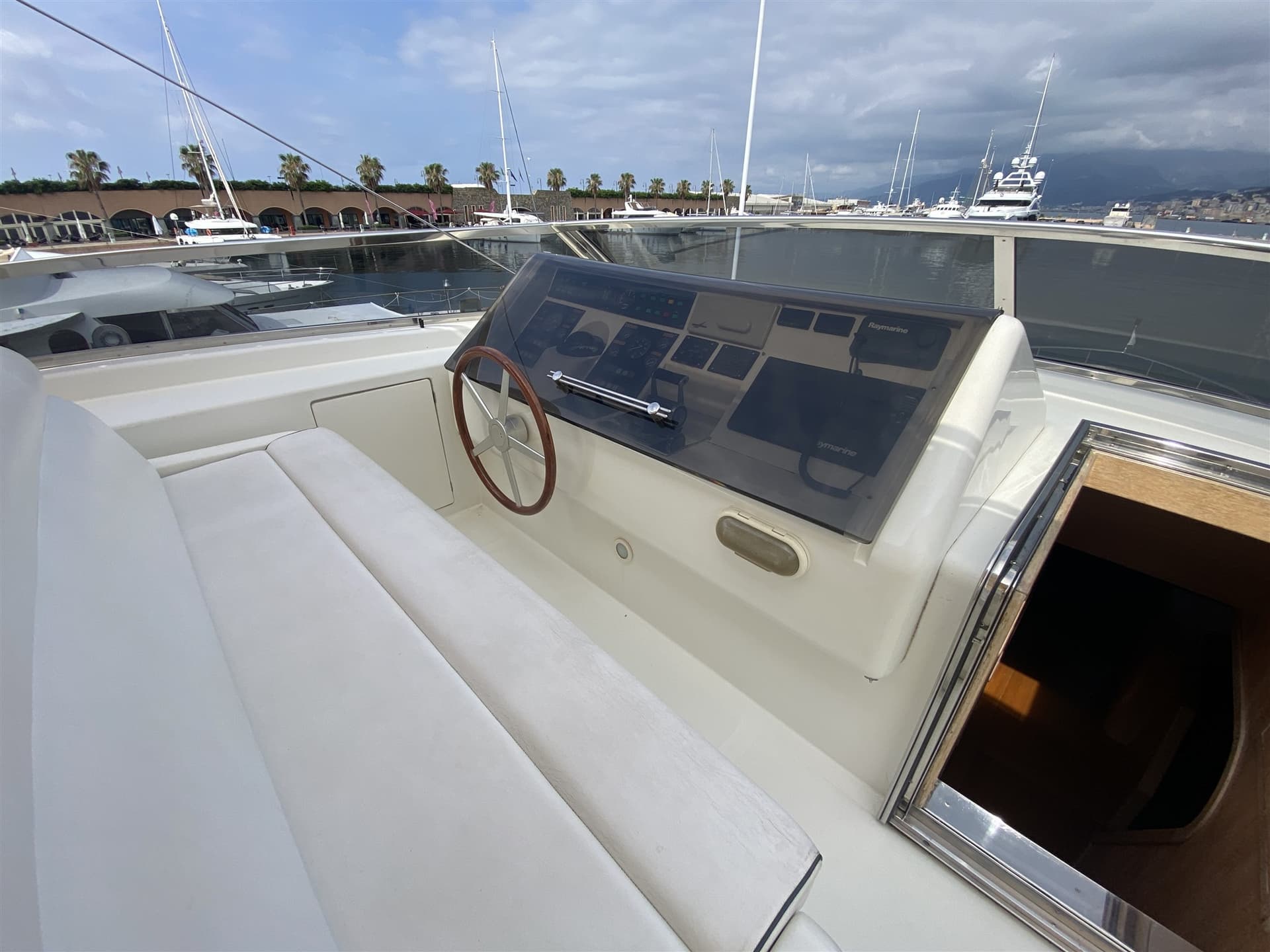 Falcon Yachts 85 gebraucht - Hauptbild 7