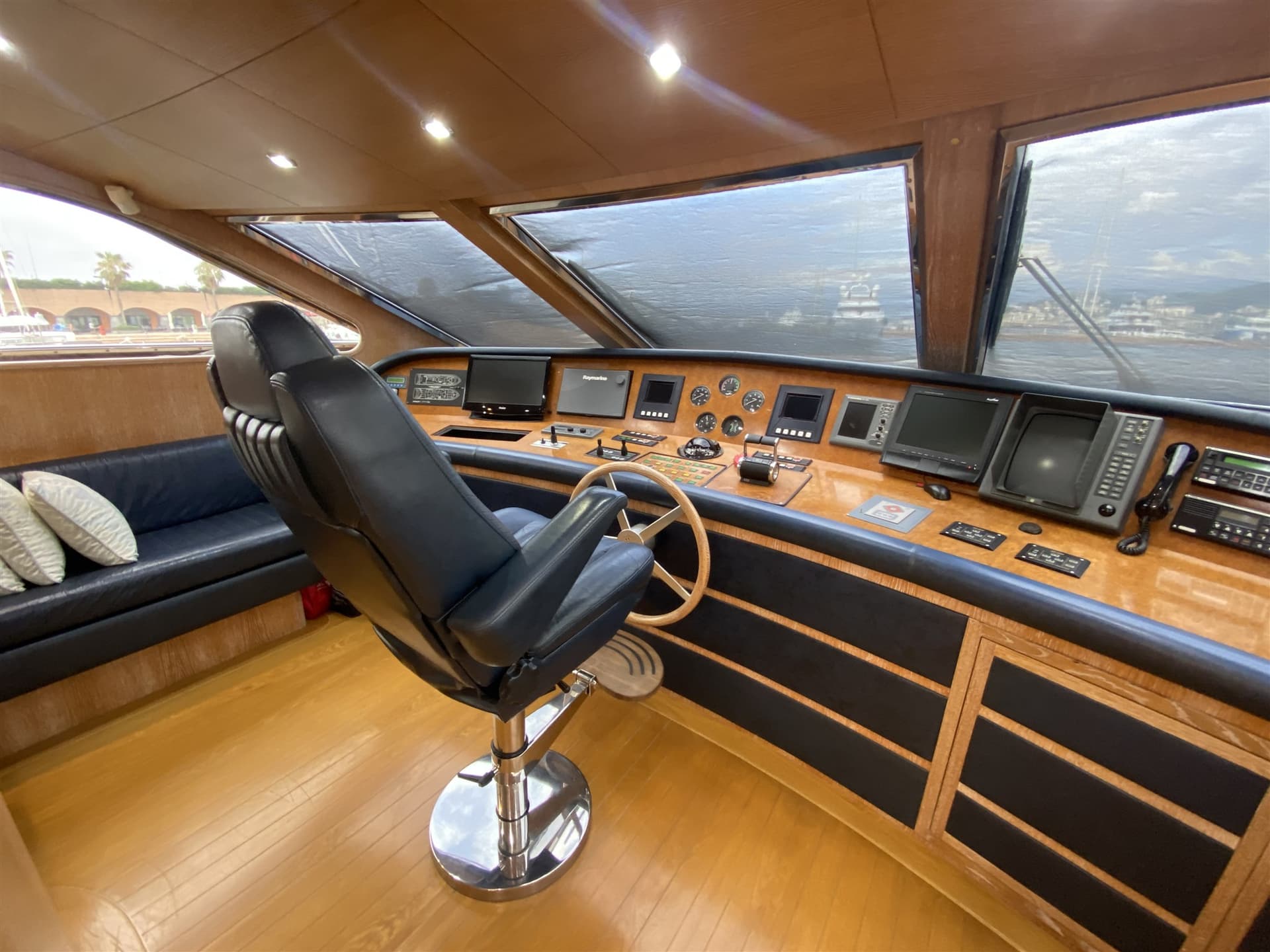 Falcon Yachts 85 gebraucht - Hauptbild 16