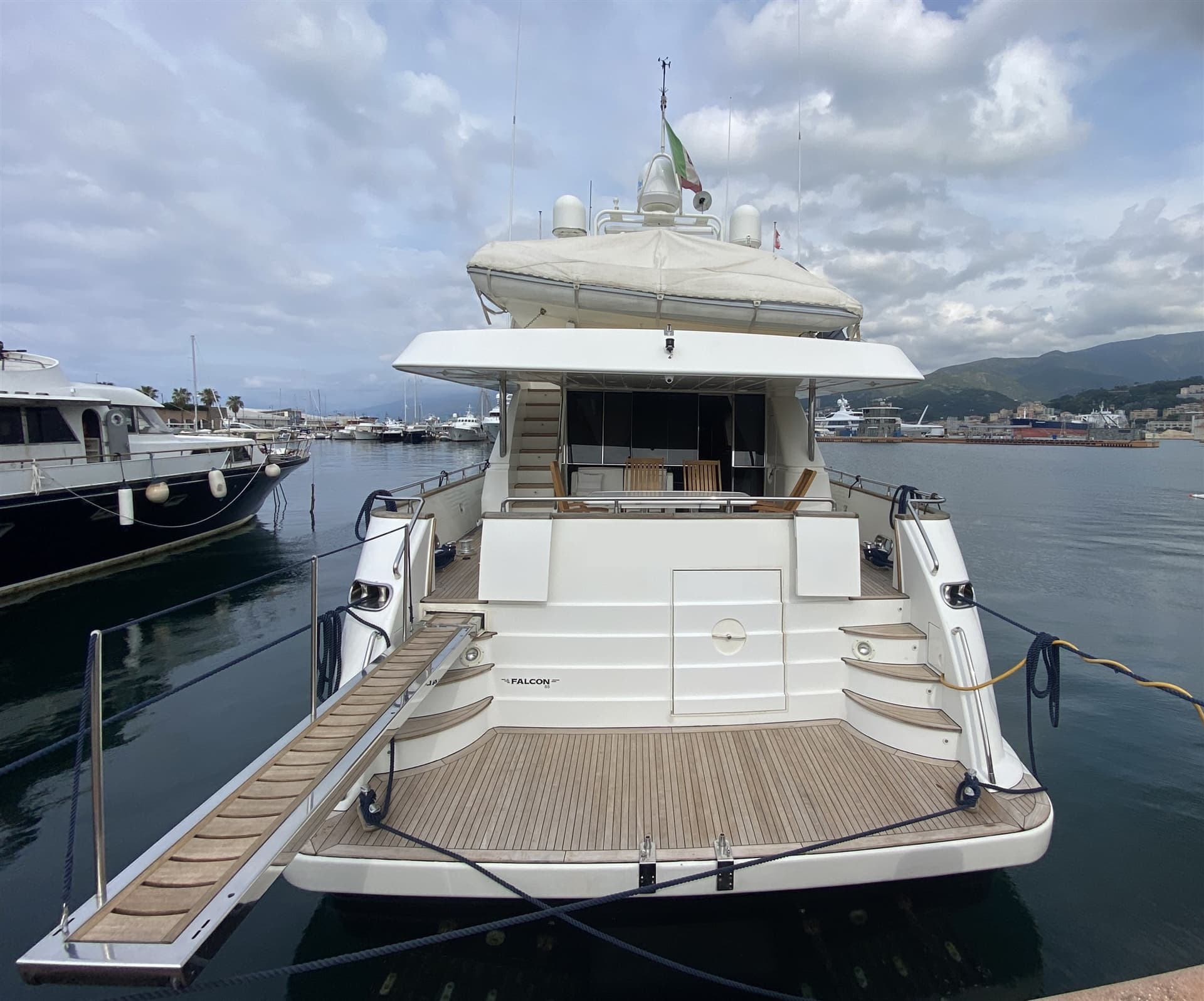 Falcon Yachts 85 gebraucht - Hauptbild 2