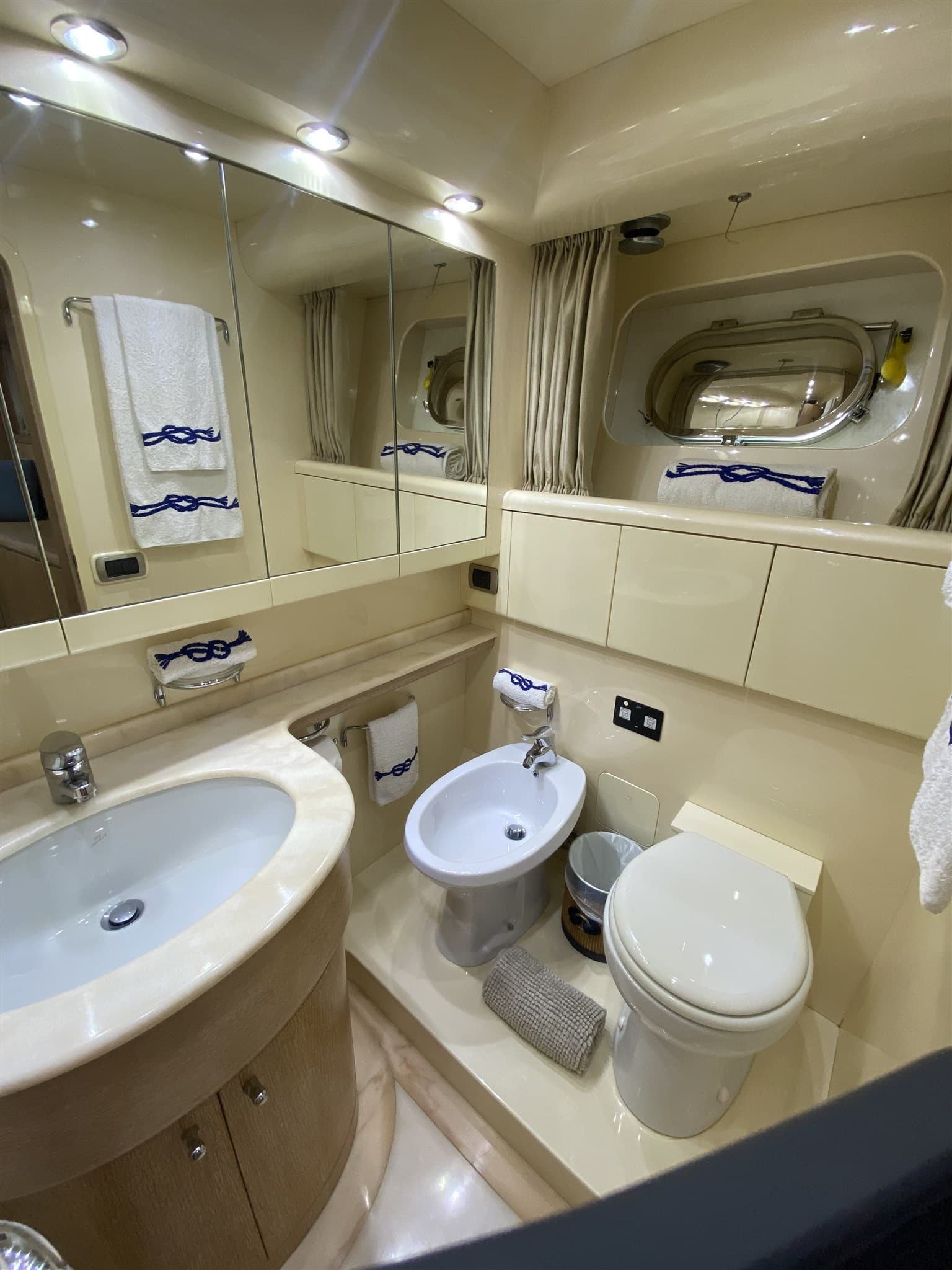 Falcon Yachts 85 gebraucht - Hauptbild 21