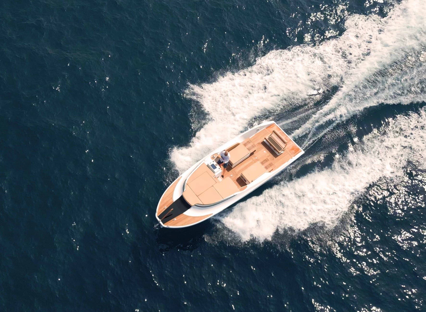 Motor Marine Tigullio Mami 28 - Deck View Motor Marine Tigullio Mami 28 - Deck View