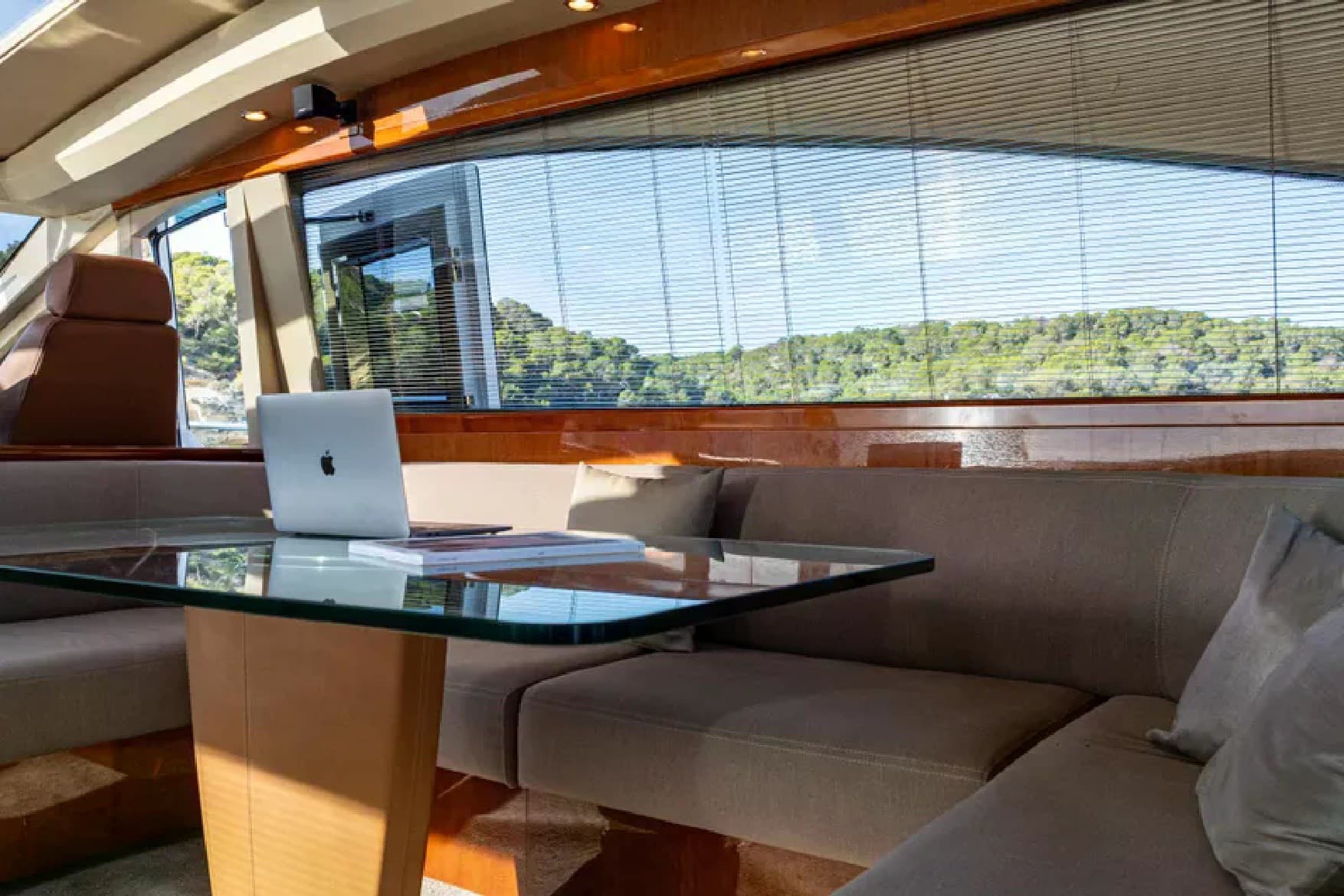 Princess Yachts V65 usato - foto hero 11