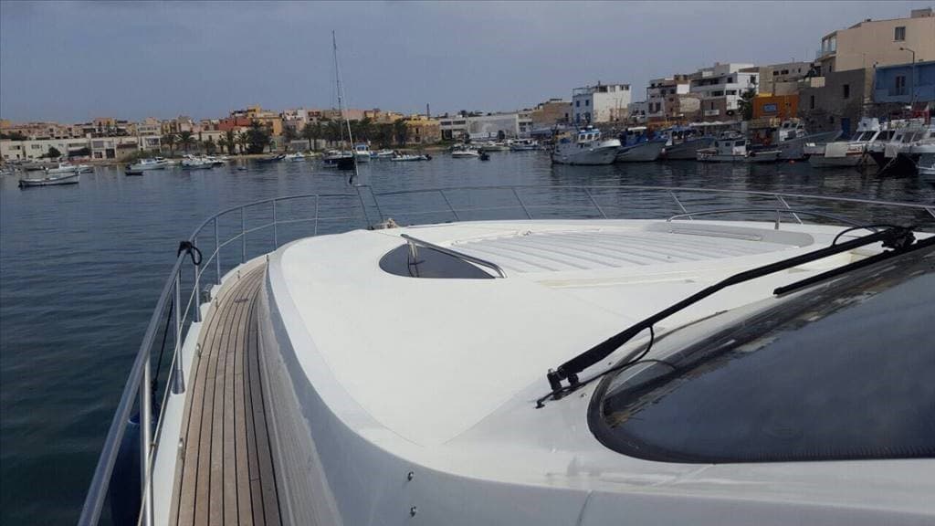 Sunseeker Predator 75 - Deck View Sunseeker Predator 75 - Deck View