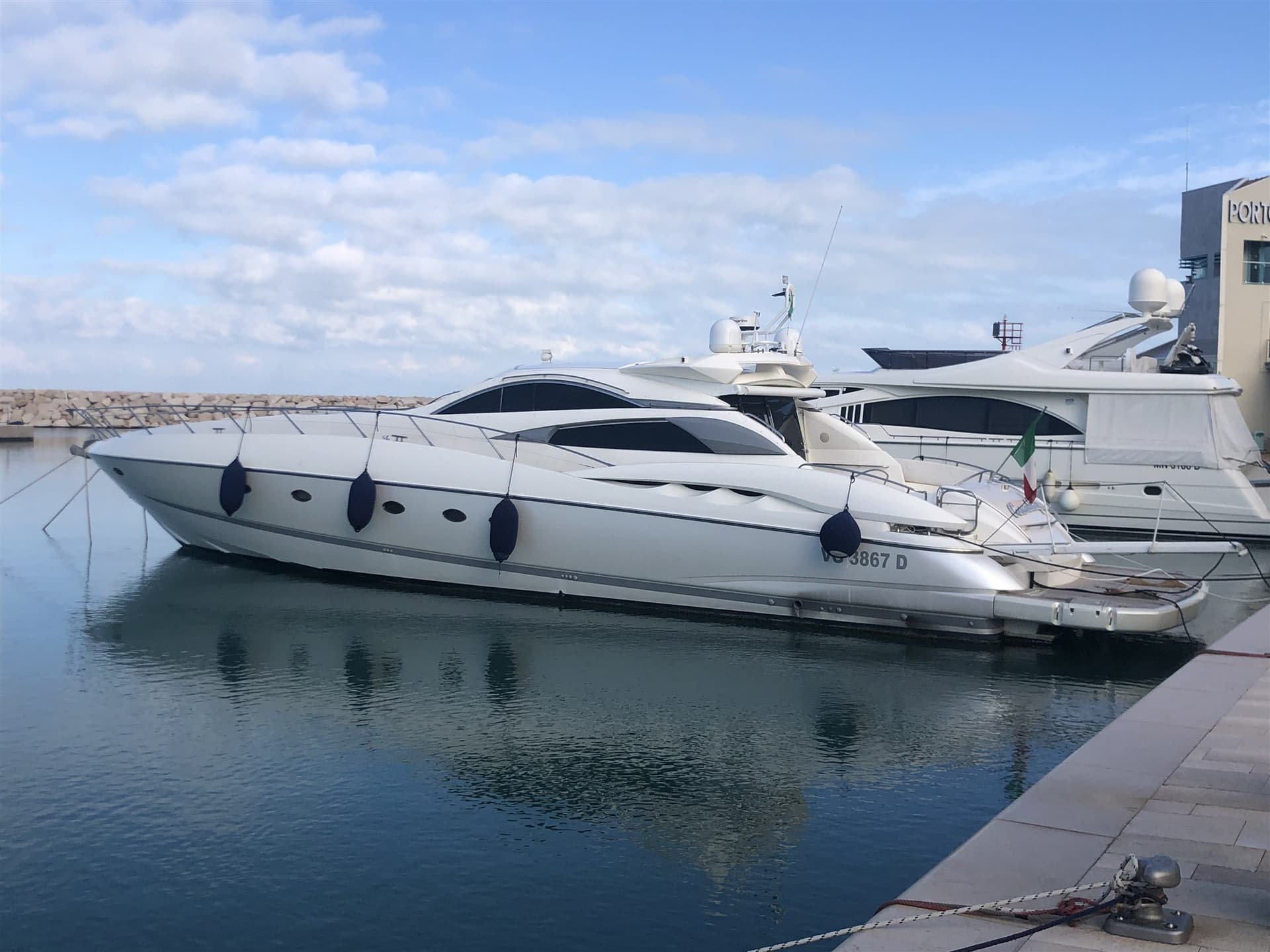 Sunseeker Predator 75 - Main View Sunseeker Predator 75 - Main View