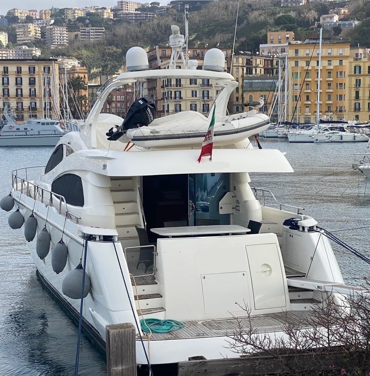 Aicon Aicon 64 Fly - Interior View Aicon Aicon 64 Fly - Interior View