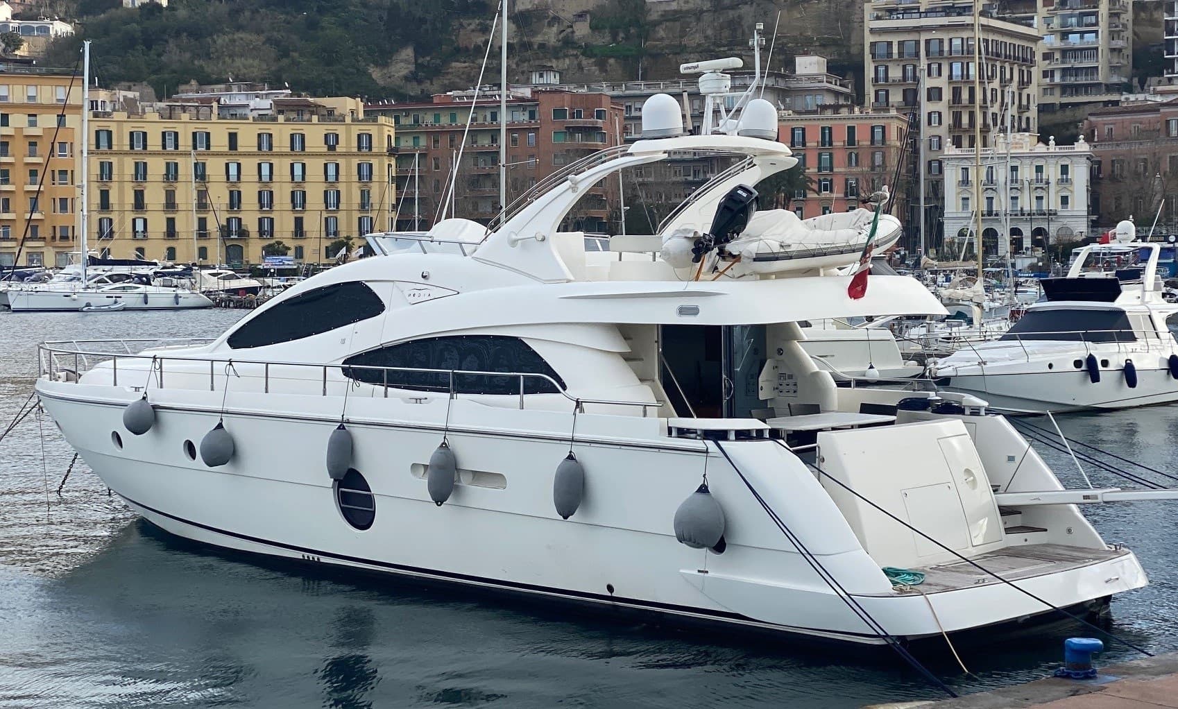 Aicon Aicon 64 Fly - Deck View Aicon Aicon 64 Fly - Deck View