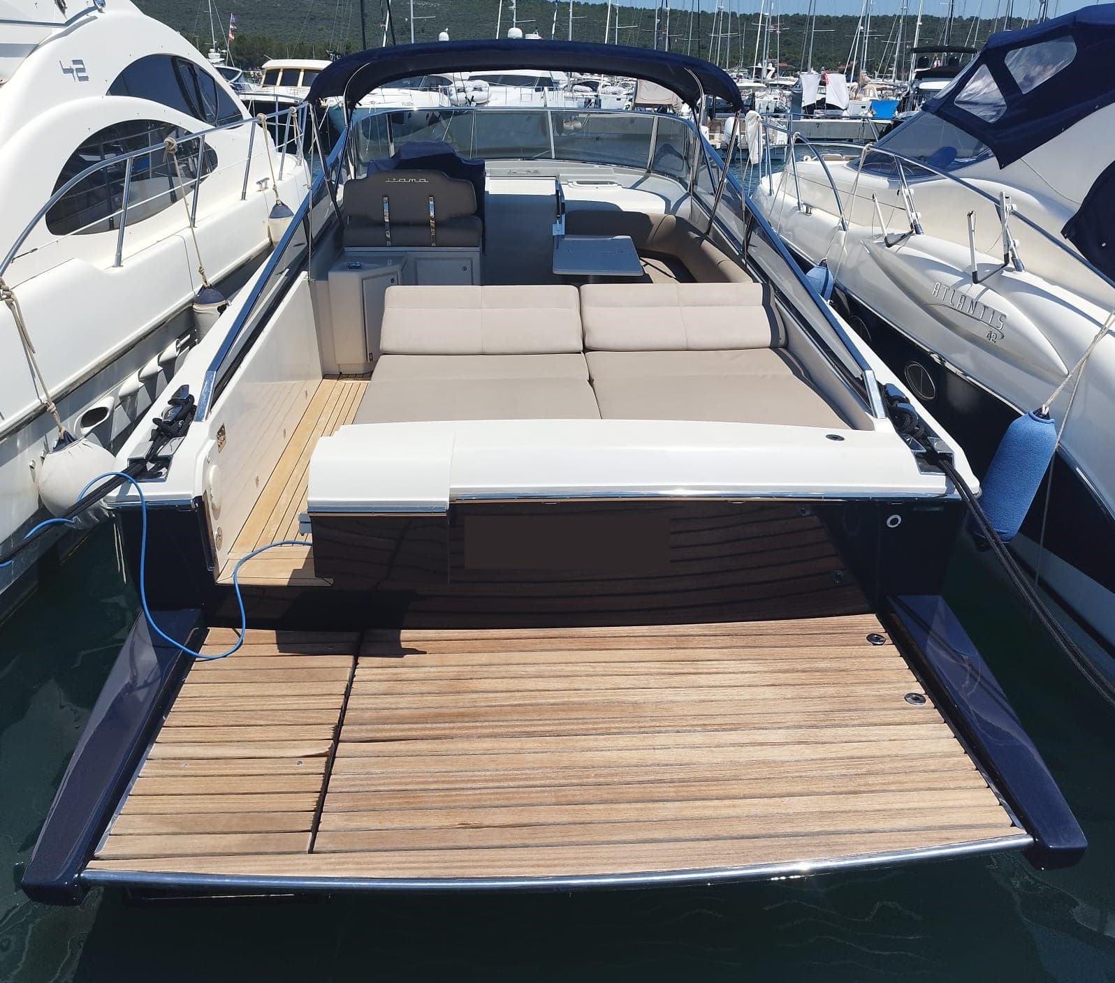 Itama Forty - Detail View 1 Itama Forty - Detail View 1